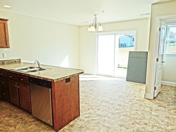 Kitchen & Dining Area