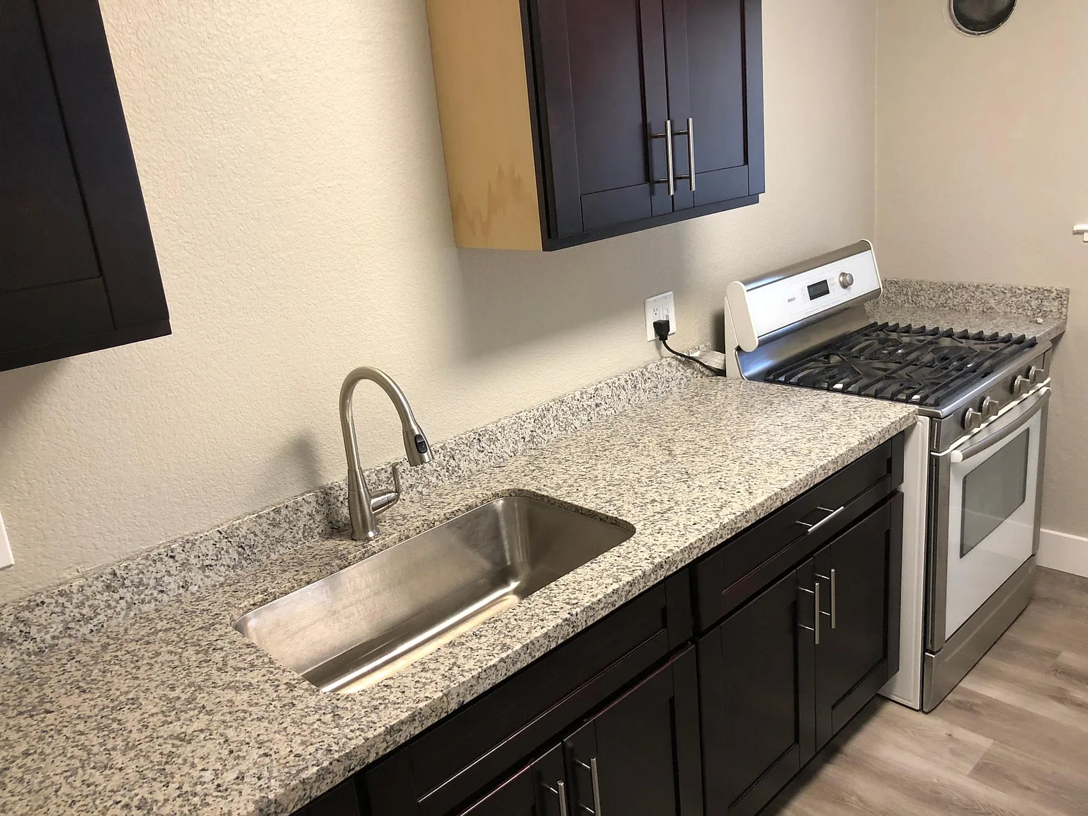 2 bed, 700 sqft, $1,550 — Photo 2