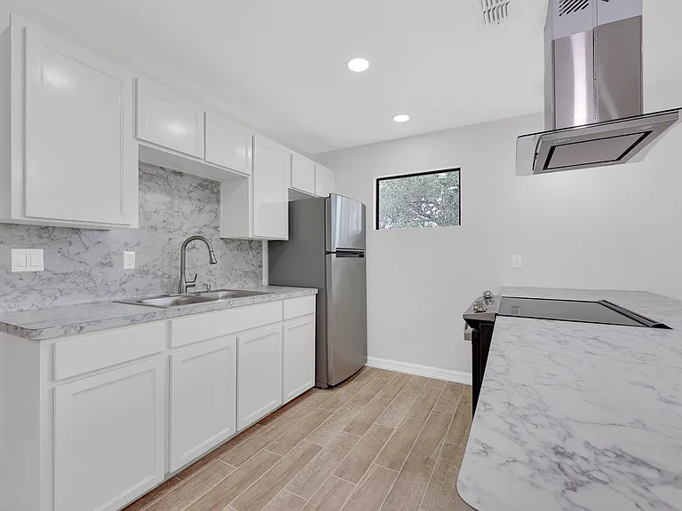 310 N 13th Ave #3 — Photo 5