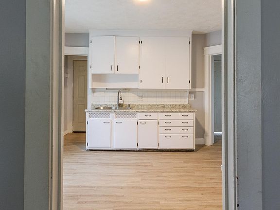 4th image of 3328 W 86th St #Up