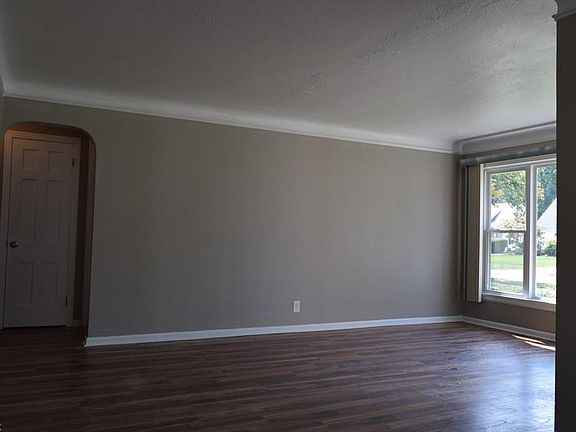 4th image of 6717 Greenleaf Ave