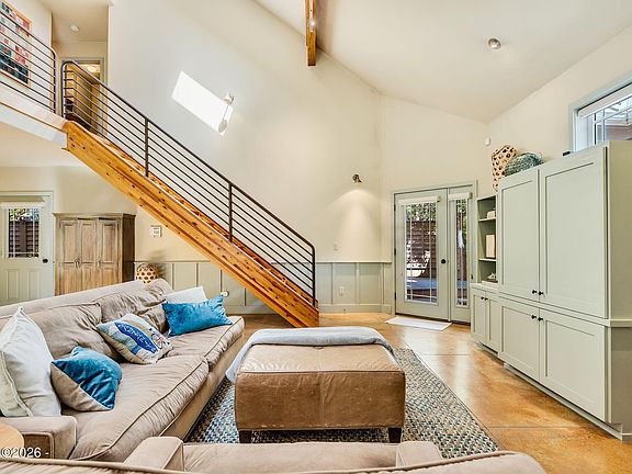 4th image of 8917 Spindrift Ln