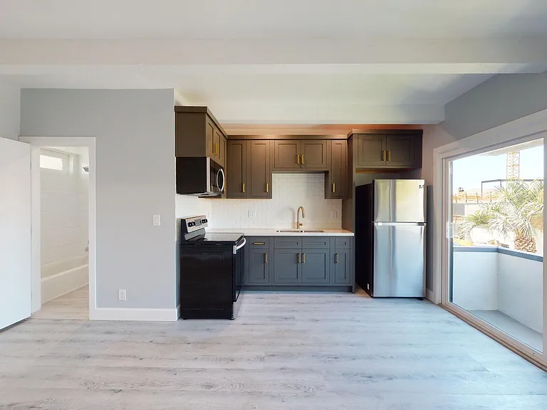 730 S Serrano Ave — Photo 11