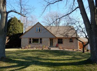 4456 S 112th St, Greenfield, WI 53228