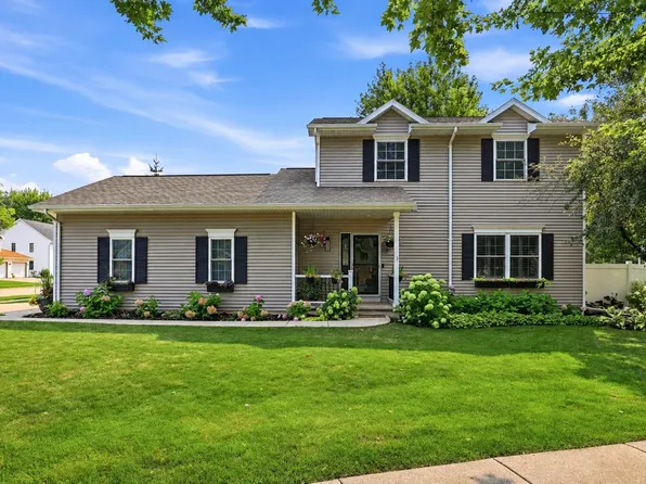 1520 Wellington Dr, Oshkosh, WI 54904