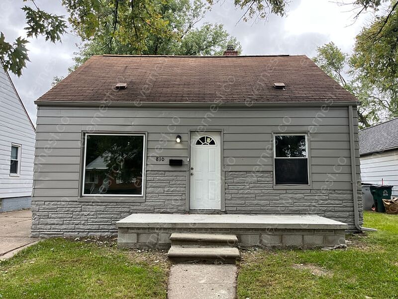 1st image of 810 E Bernhard Ave