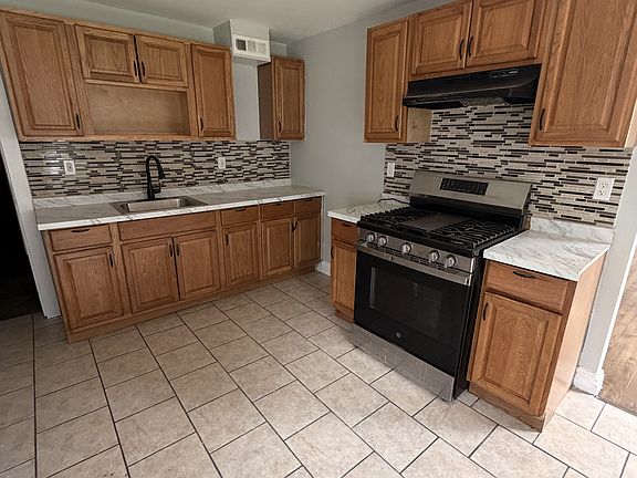 4th image of 137 Rock Creek Rd #2