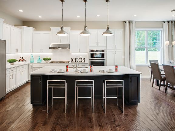 Large Eat-in Kitchen with Center Island