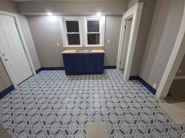 120 Sylvester St, Barberton, OH 44203