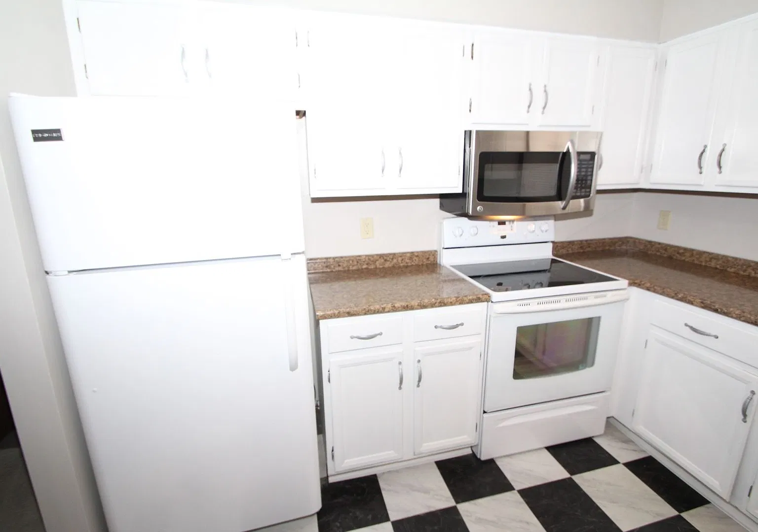 912 Pearson — Photo 3