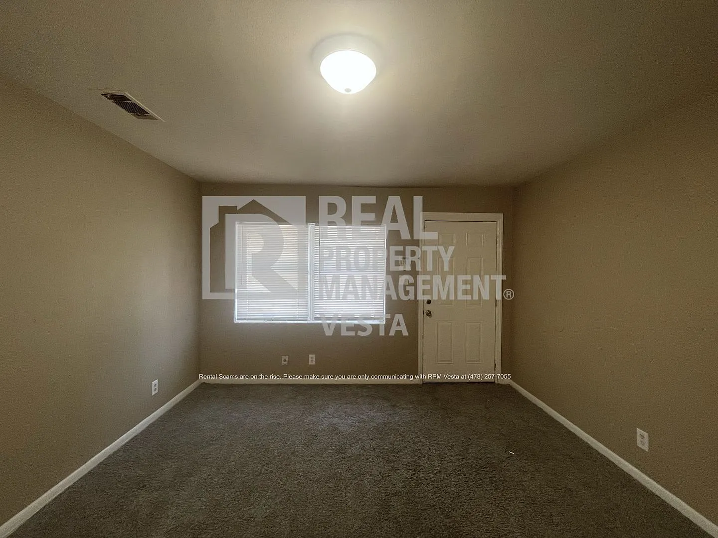 4 bed, 1.0 bath, 864 sqft, $950 — Photo 2