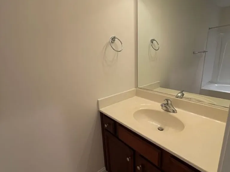 2823 Grove Park Dr — Photo 20