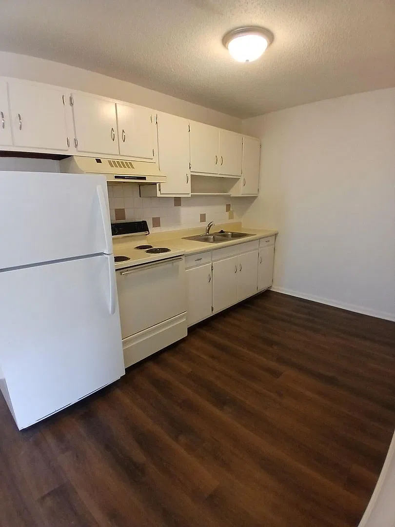 Yorktowne Apartments — Photo 4