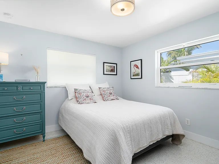 330 N Tessier Dr — Photo 18