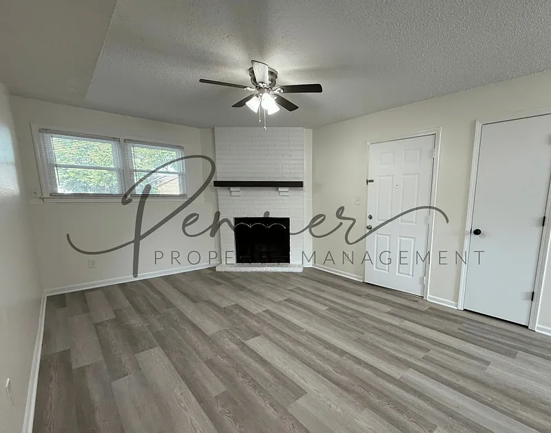 2 bed, 1.0 bath, 845 sqft, $1,095 — Photo 2