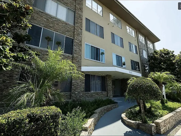 350 N Crescent Drive — Photo 9