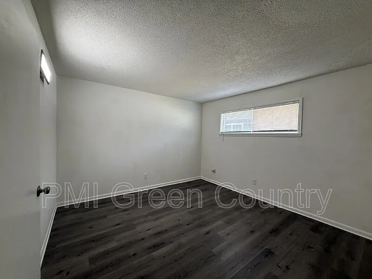 2540 E 7th St #2 — Photo 4