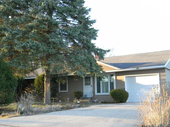 3208 Biscayne Rd, McHenry, IL 60050