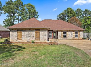 525 Pelahatchie Shore Dr, Brandon, MS 39047