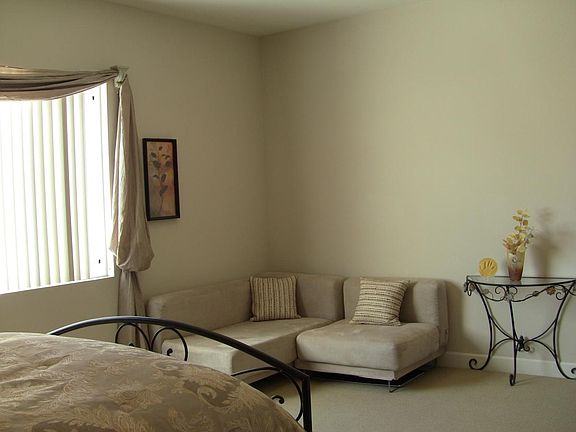 5th image of 10878 Bloomfield St #401