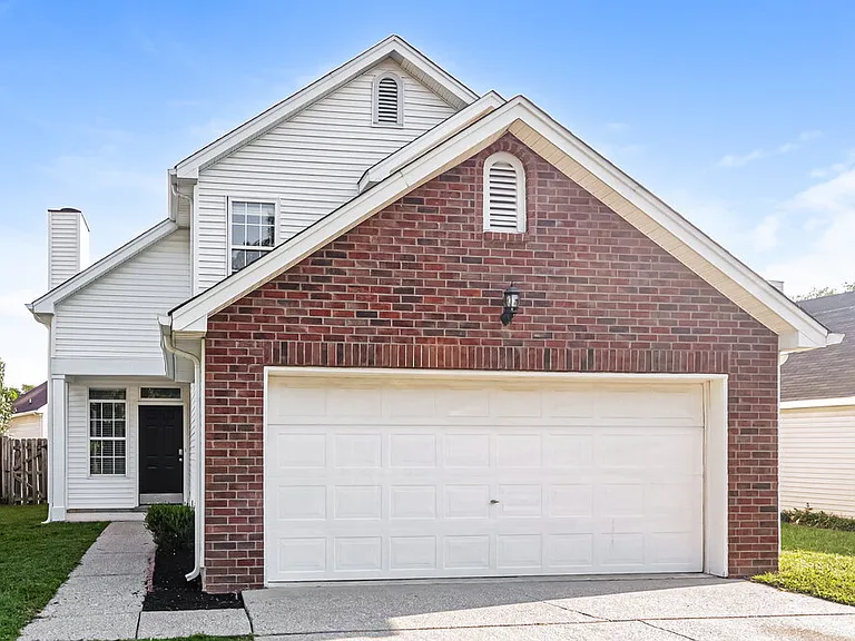 909 Bexhill Ct S — Photo 1