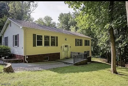 66 Maple St Photo 1