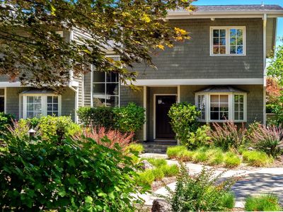 714 University Dr, Menlo Park, CA, 94025