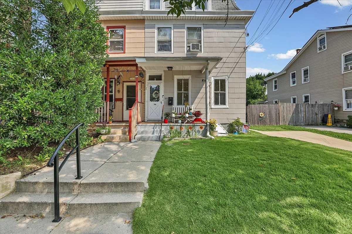 122 South Davis Street - A — Photo 2
