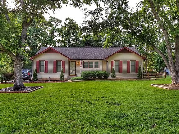 2nd image of 120 Country Ln