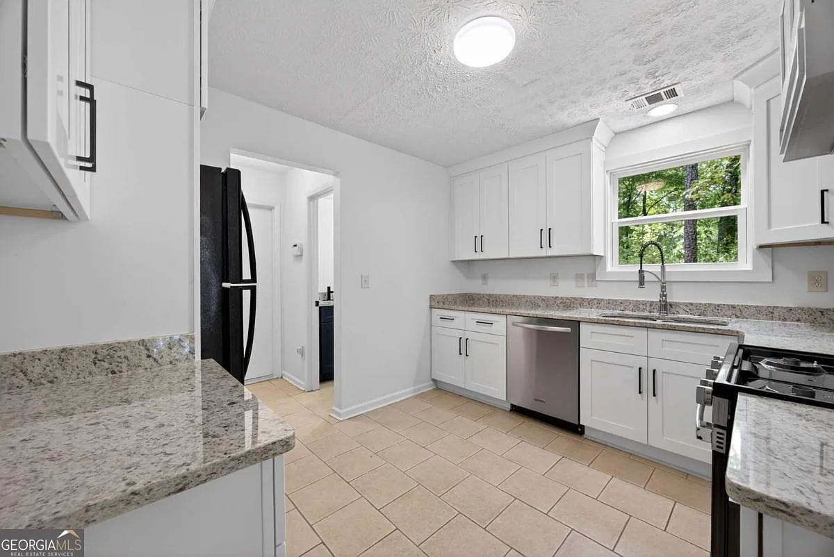 3 bed, 2.5 bath, 1564 sqft, $1,850 — Photo 3
