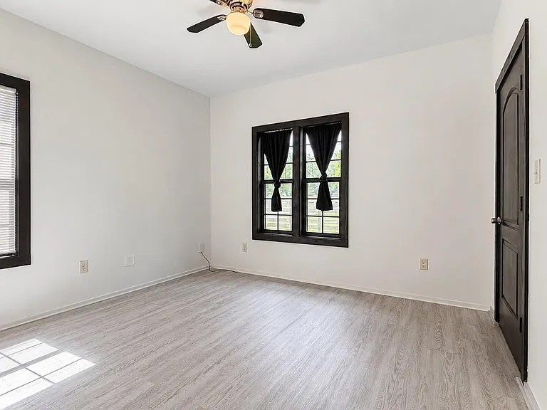 11611 Walraven Dr — Photo 13