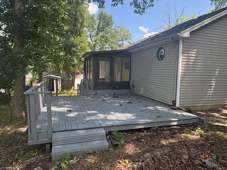 108 Ruth Ln — Photo 2