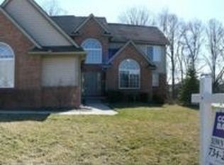 2074 Devonshire Dr, Wixom, MI