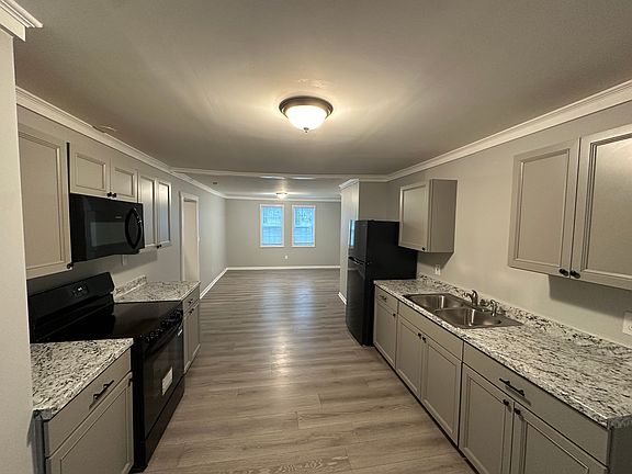 3rd image of 2204 Lynwood Dr
