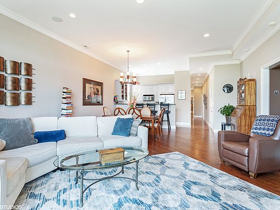 3rd image of 5107 N Kenmore Ave APT 5N