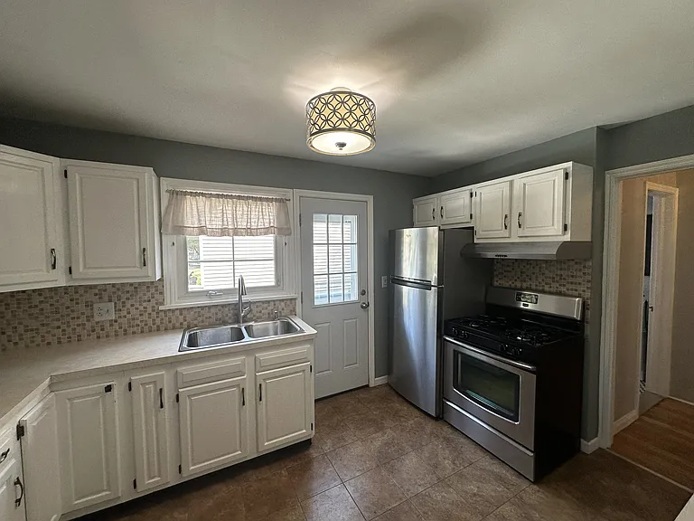 285 Merchants Rd — Photo 16