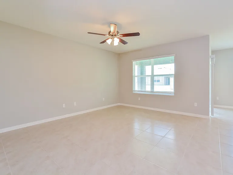 3905 Crimson Clover Dr — Photo 3