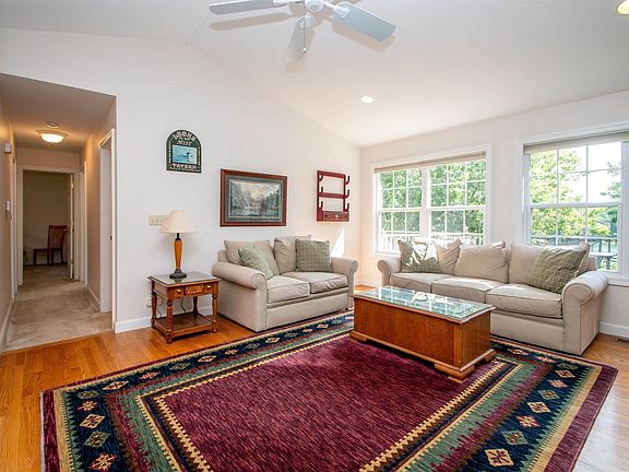 3rd image of 395 Knollridge Cir