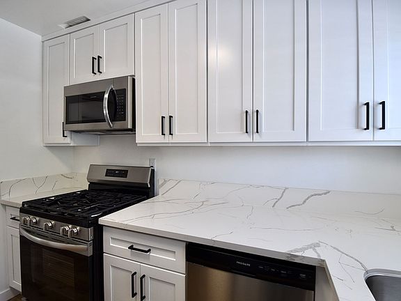 4th image of 24743 Apple St #3