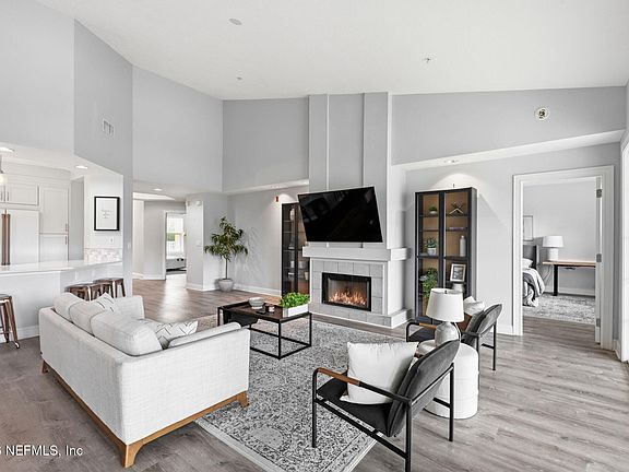 5th image of 355 N SHORE Circle #1332