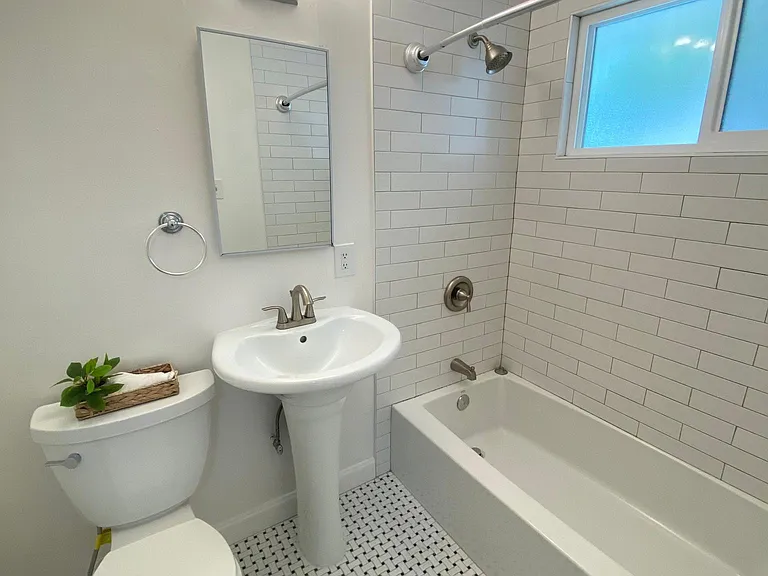 296 Lester Ave #4 — Photo 4