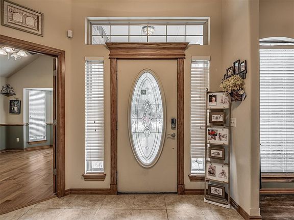 4th image of 10700 NW 40th St
