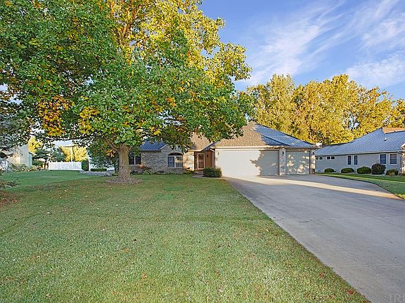 3rd image of 55585 Willowbend Blvd