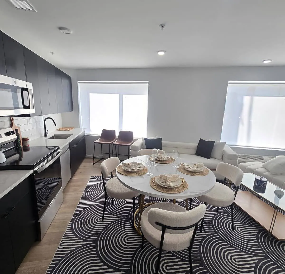1 bed, $2,400 — Photo 2