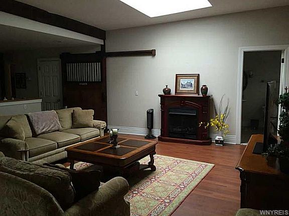 3rd image of 1113 Delaware Ave