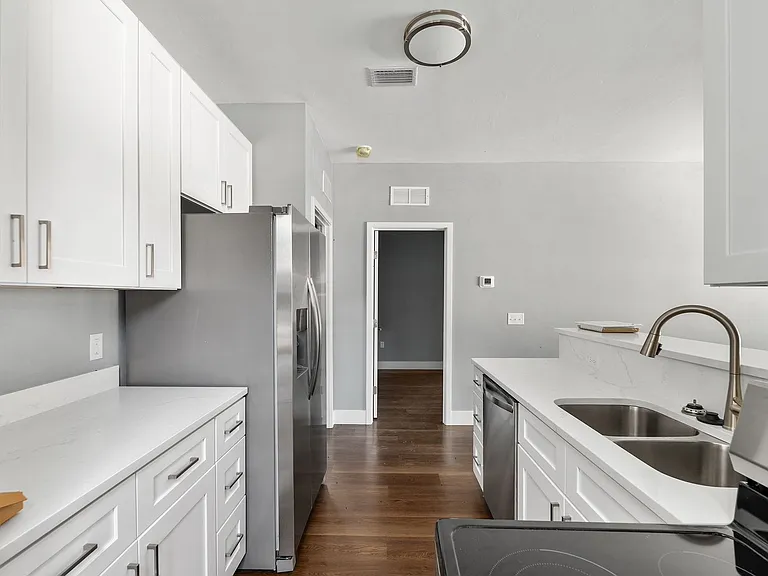 422 NW 3rd Ave — Photo 4