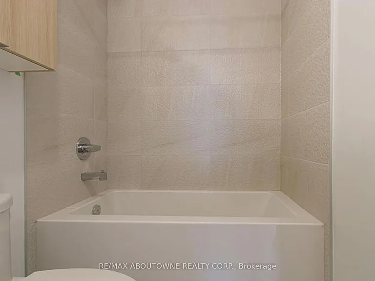 5105 Hurontario St #1410 — Photo 16