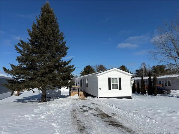 11 Condon Cres, Moncton, NB E1H 1C6