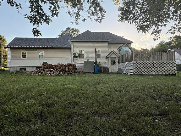 5th image of 207 Broadway Street