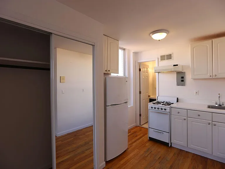 253 3rd St #2B — Photo 30